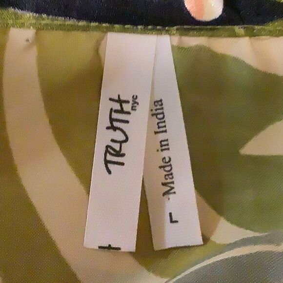 Truth Women’s large balloon puff sleeve hook/ loop closure tie front cropped top - Picture 15 of 16